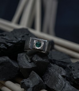 Bague en argent et émeraude