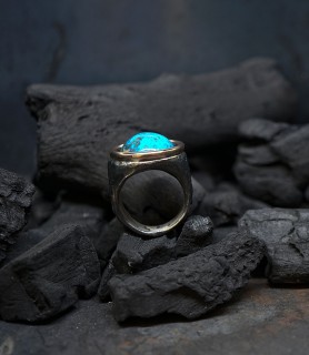 bague créé par Anthony Barrouyer signé Krazystones en argent, or et turquoise.