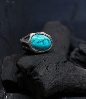 Bague pour homme en argent et turquoise Krazystones disponible chez Mad Lords et a la bijouterie Barrouyer