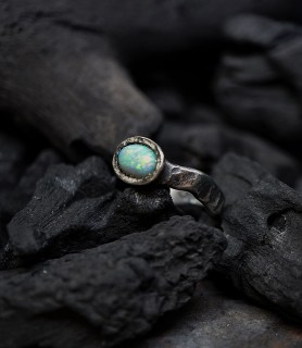 Bague de créateur pour dame en argent et opale